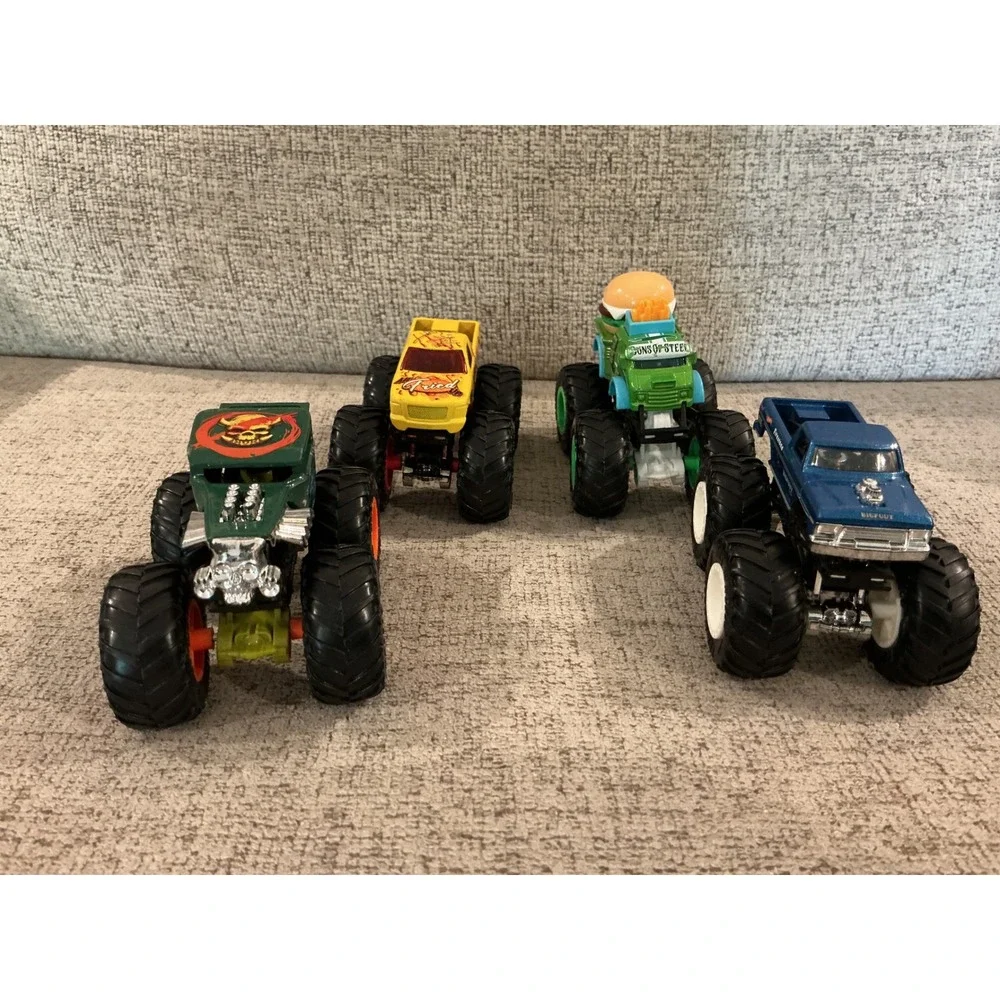 Hot Wheels Monster Trucks Lot of 4 Bigfoot Buns of Steel Bone Shaker 1 64 Scale